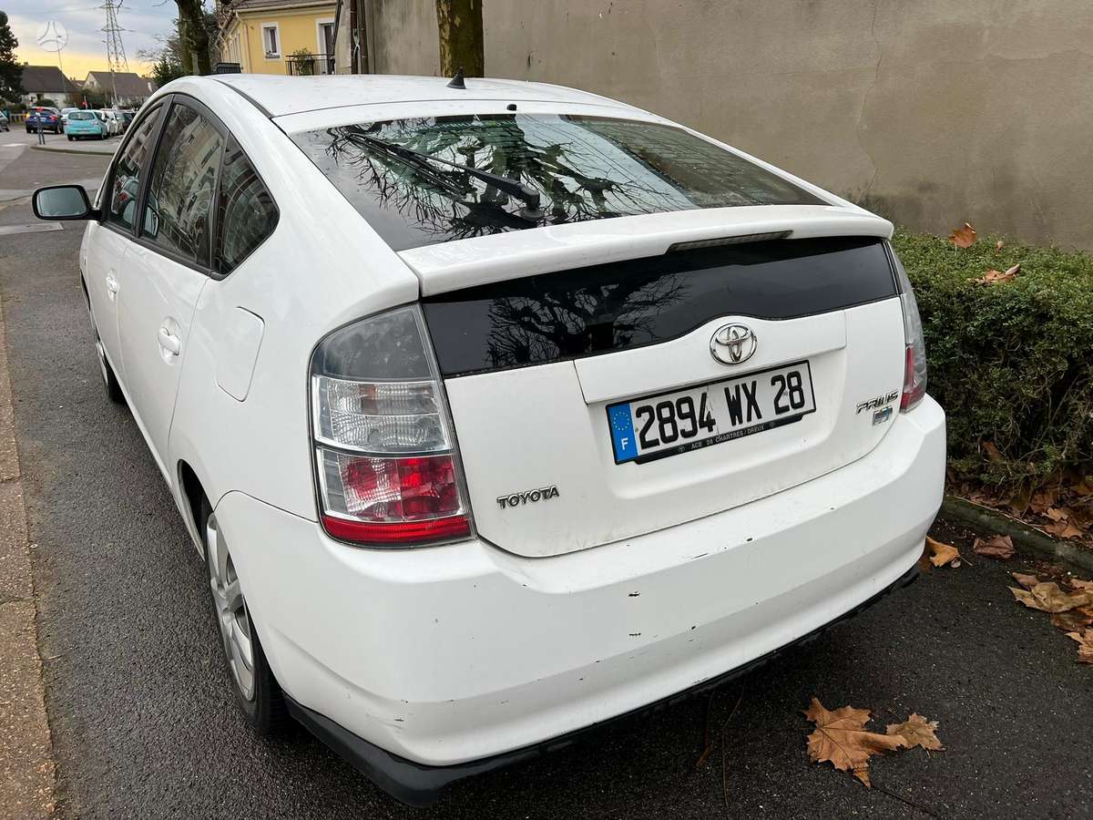 Toyota Prius - 4