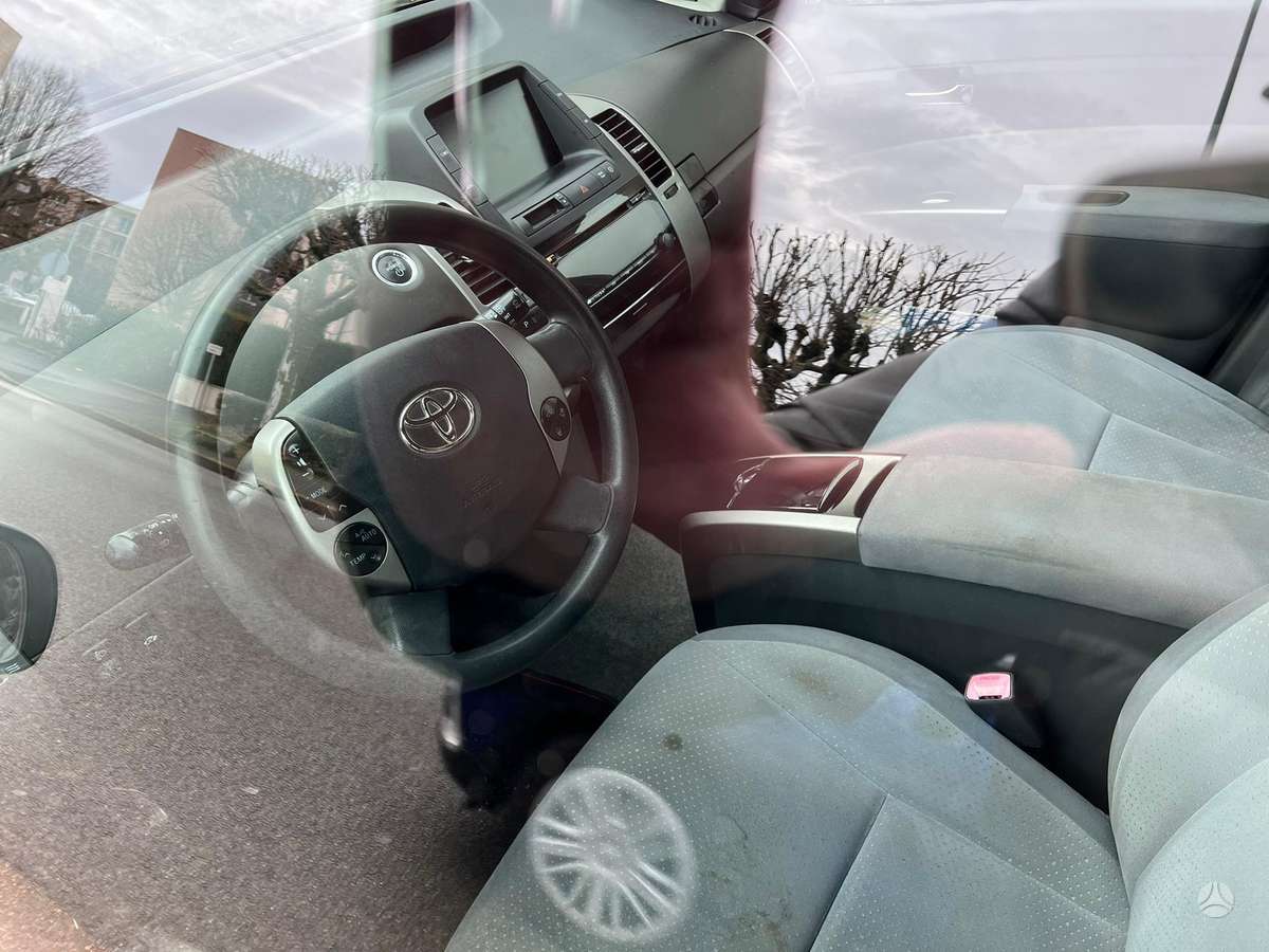 Toyota Prius - 5