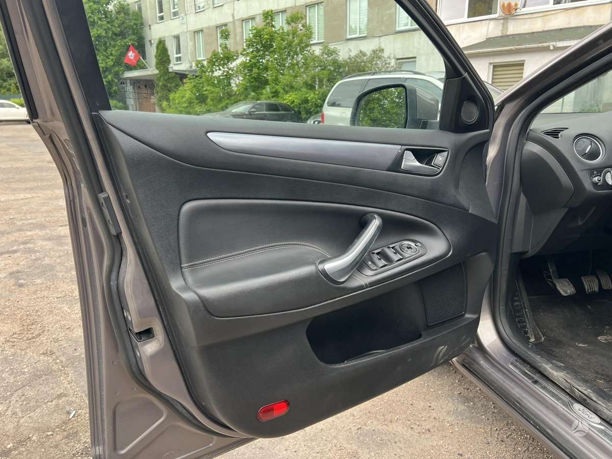 Ford Mondeo, 1.6 l., hatchback