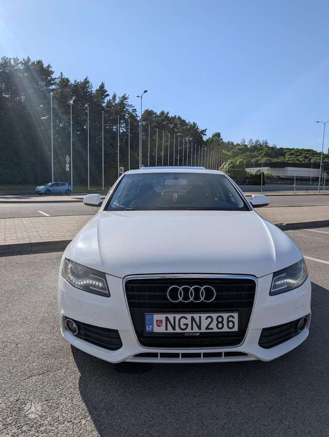Audi A4, 2.0 l., Седан