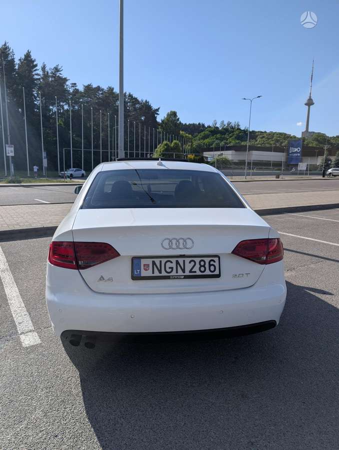 Audi A4, 2.0 l., Седан
