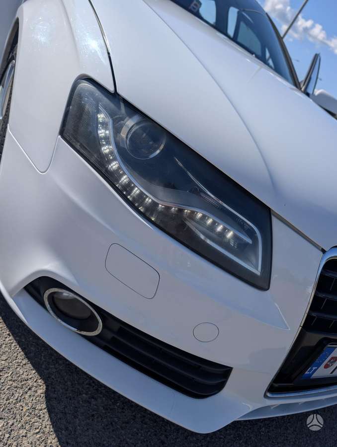 Audi A4, 2.0 l., Седан