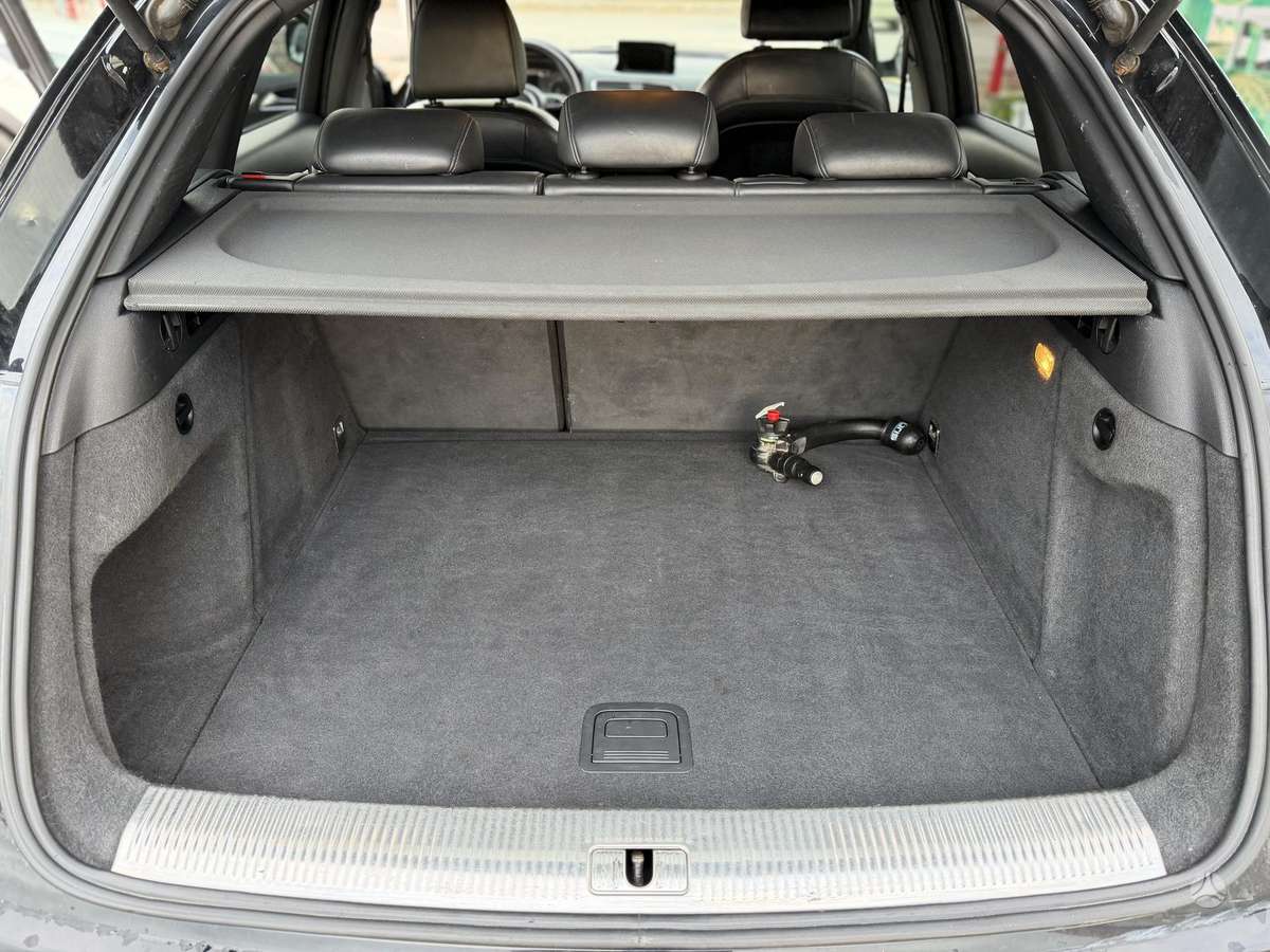 Audi Q3, 2.0 l., Внедорожник / Кроссовер
