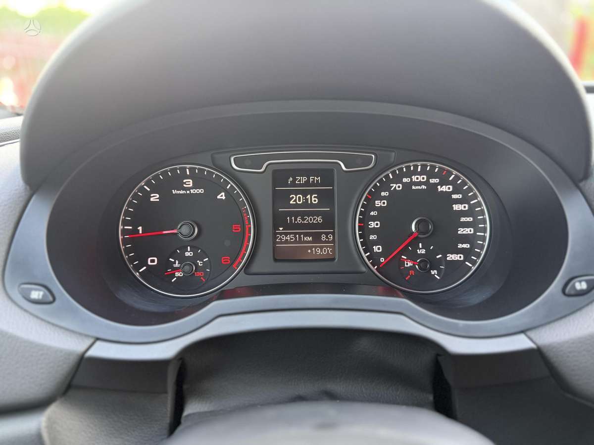 Audi Q3, 2.0 l., Внедорожник / Кроссовер