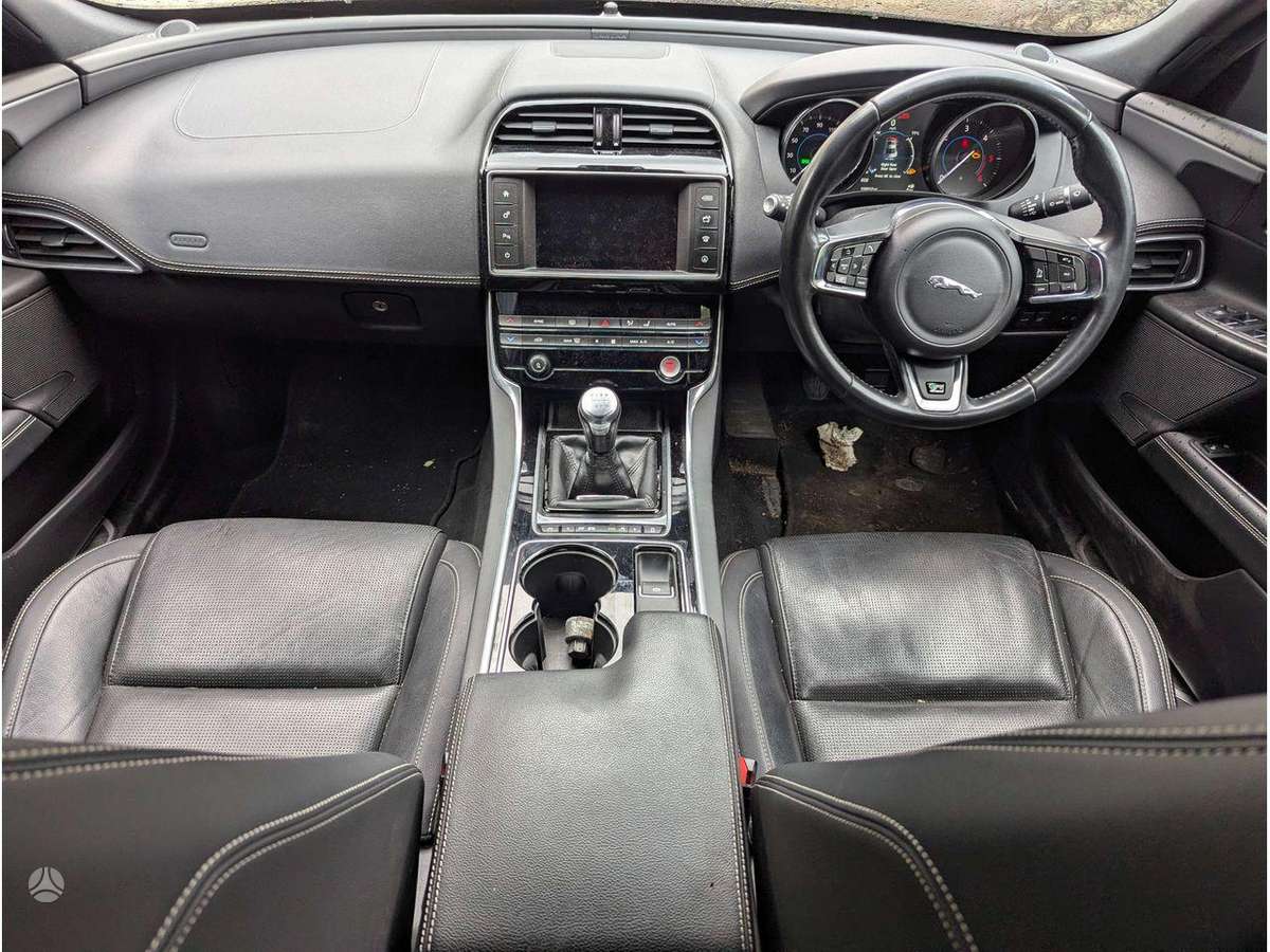 Jaguar XE dzinējs
