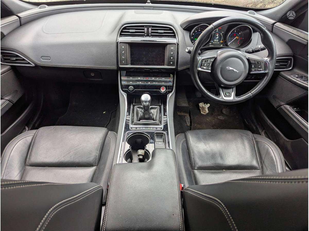 Jaguar XE engine