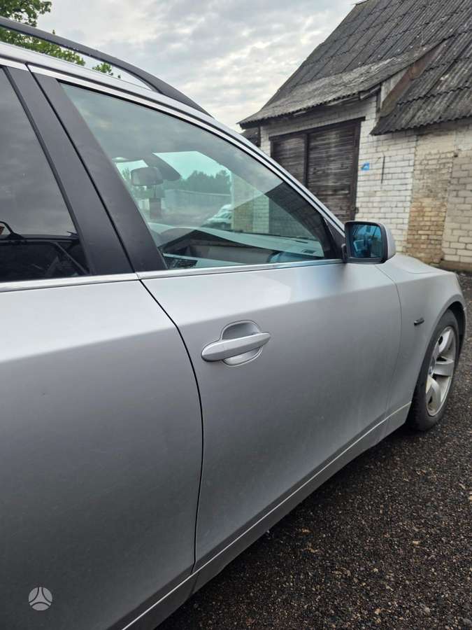 BMW 525 dalimis