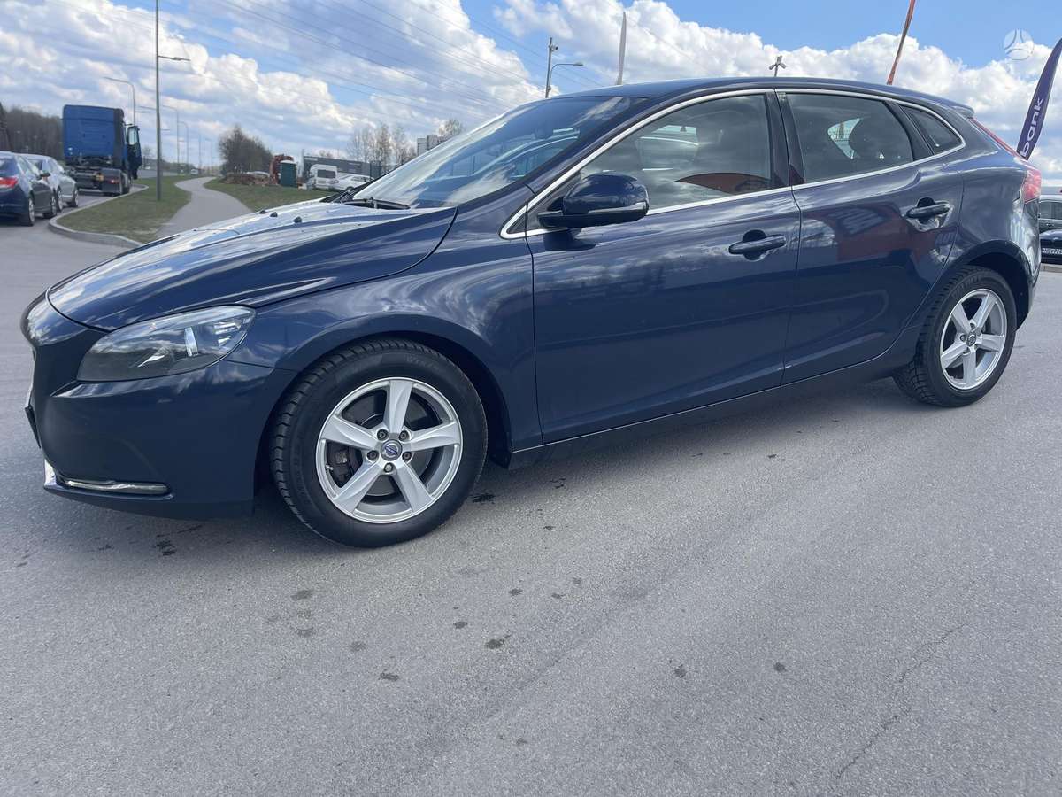 Volvo V40, 2.0 l., hatchback