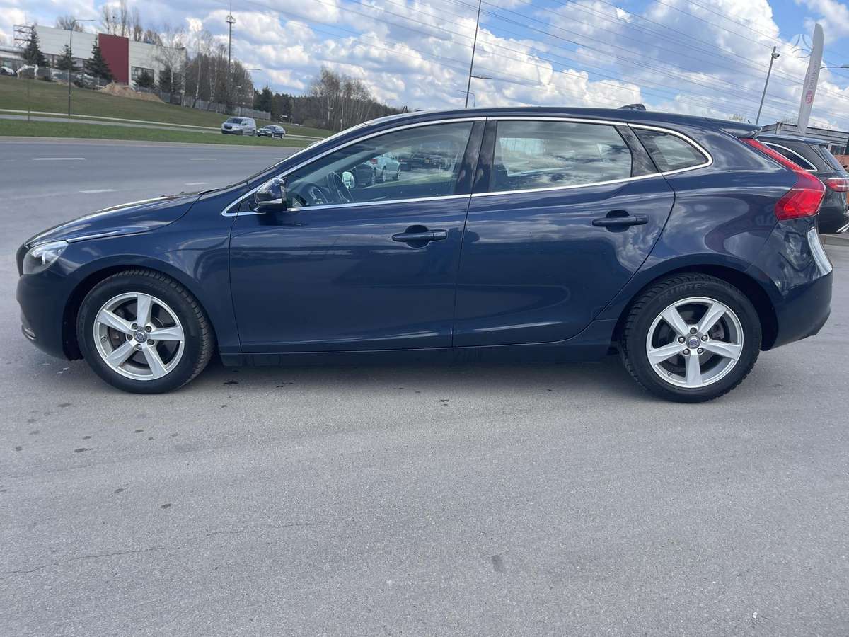 Volvo V40, 2.0 l., hatchback