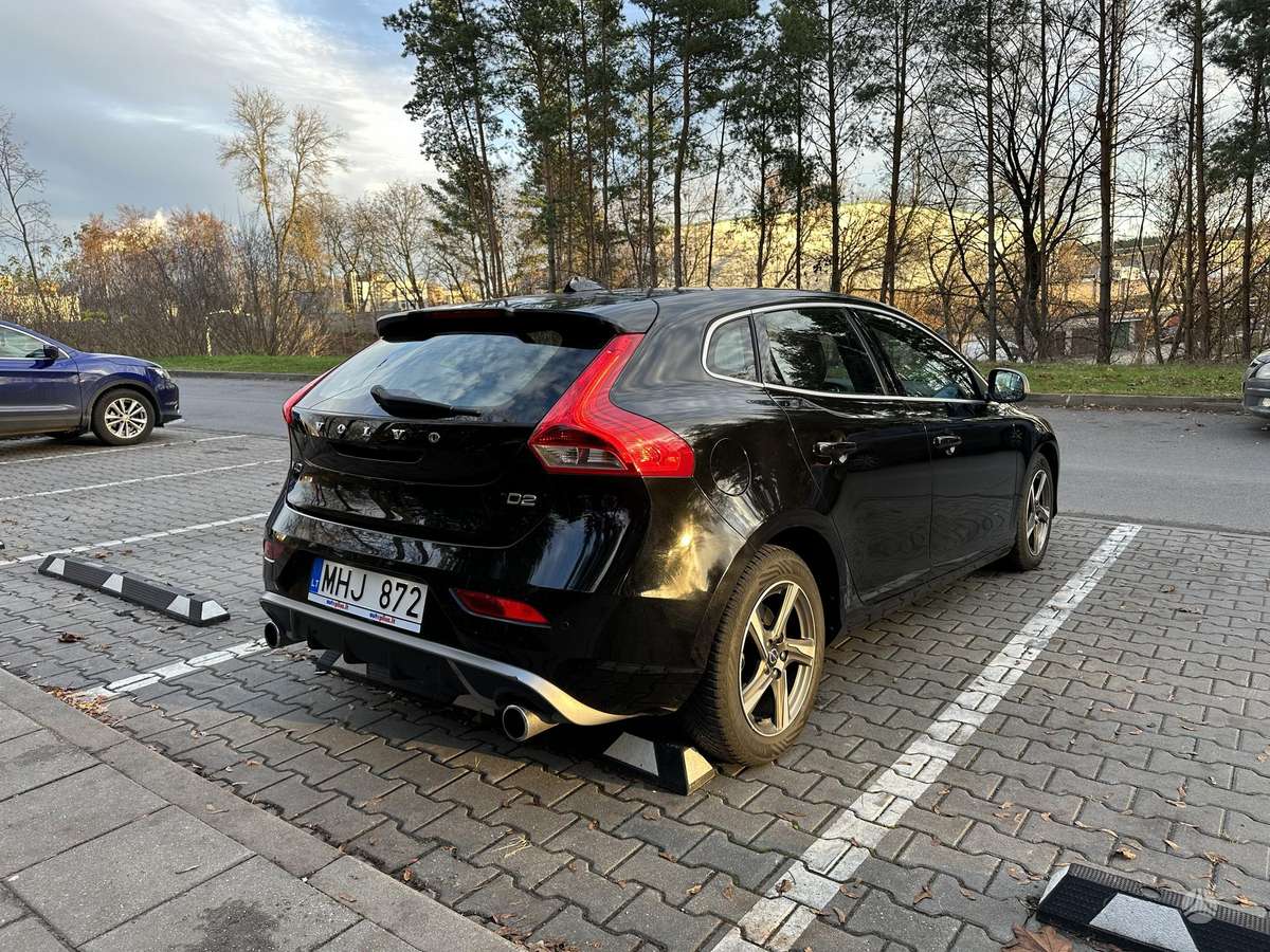 Volvo V40, 2.0 l., hatchback