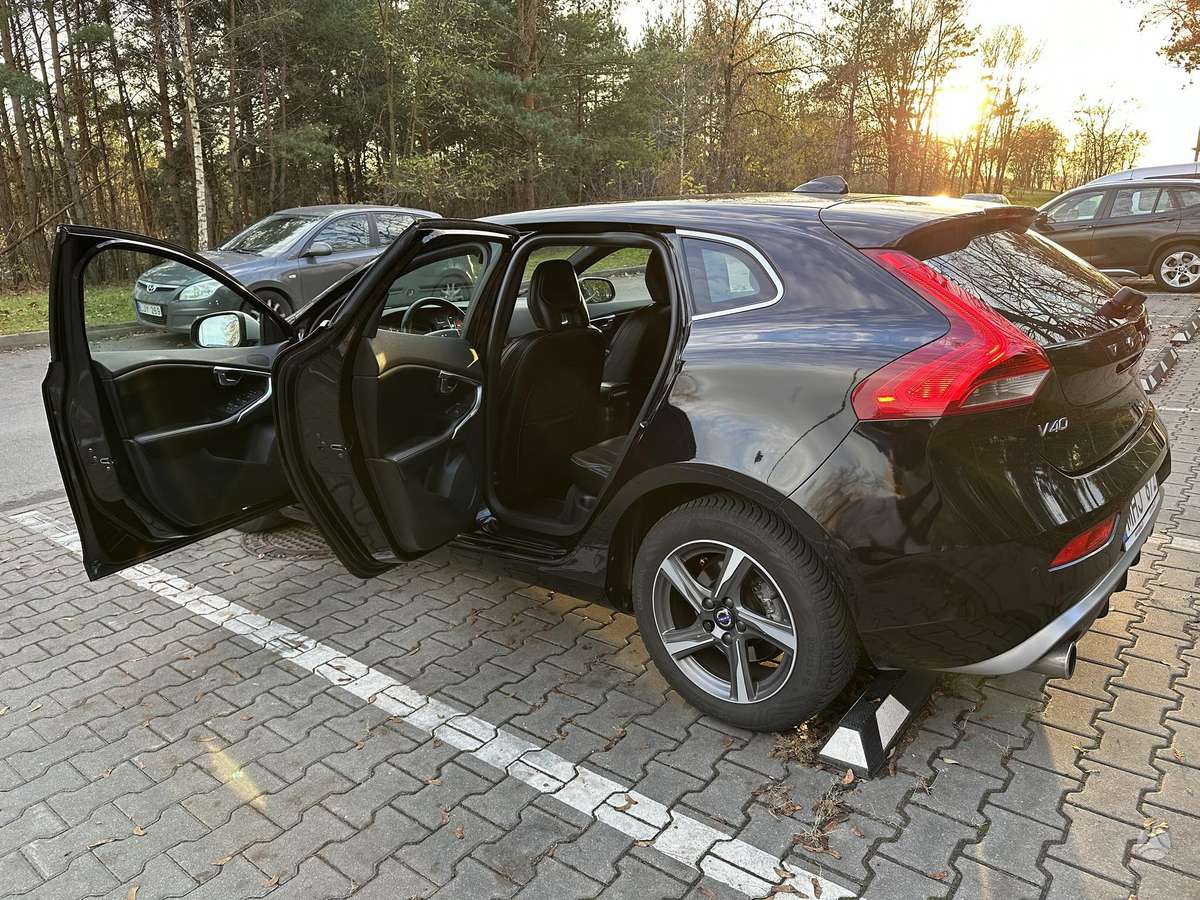 Volvo V40, 2.0 l., hatchback