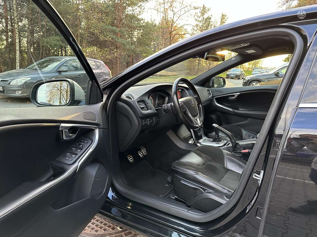 Volvo V40, 2.0 l., hatchback