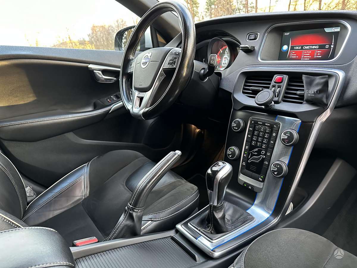 Volvo V40, 2.0 l., hatchback