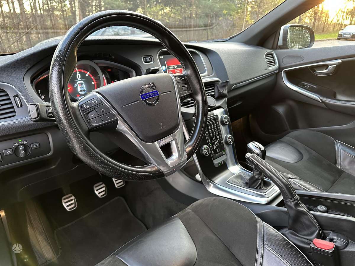 Volvo V40, 2.0 l., Хэтчбек