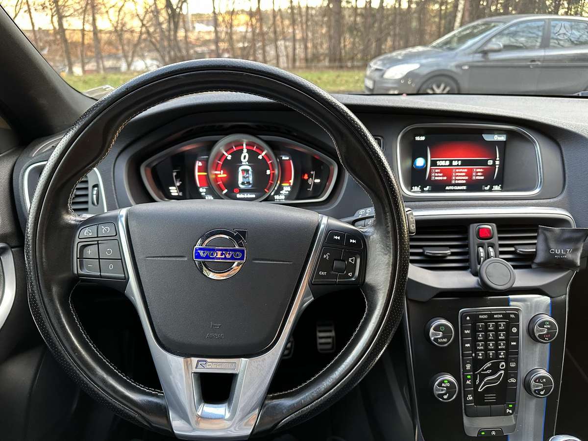 Volvo V40, 2.0 l., hatchback