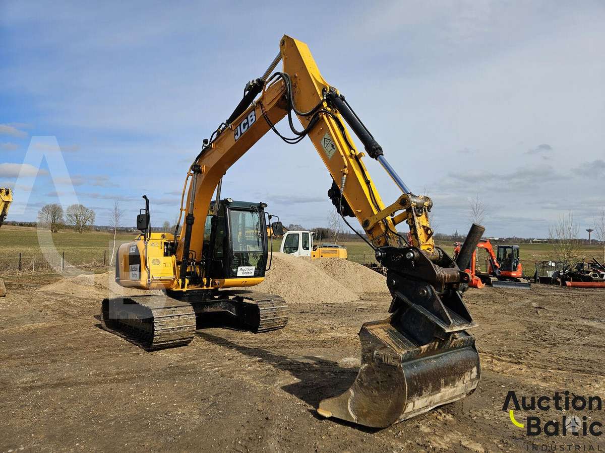 JCB JS130LC T4, excavator
