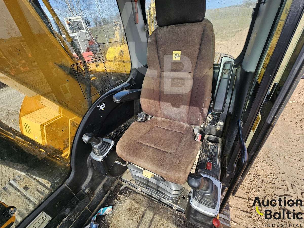 JCB JS130LC T4, excavator