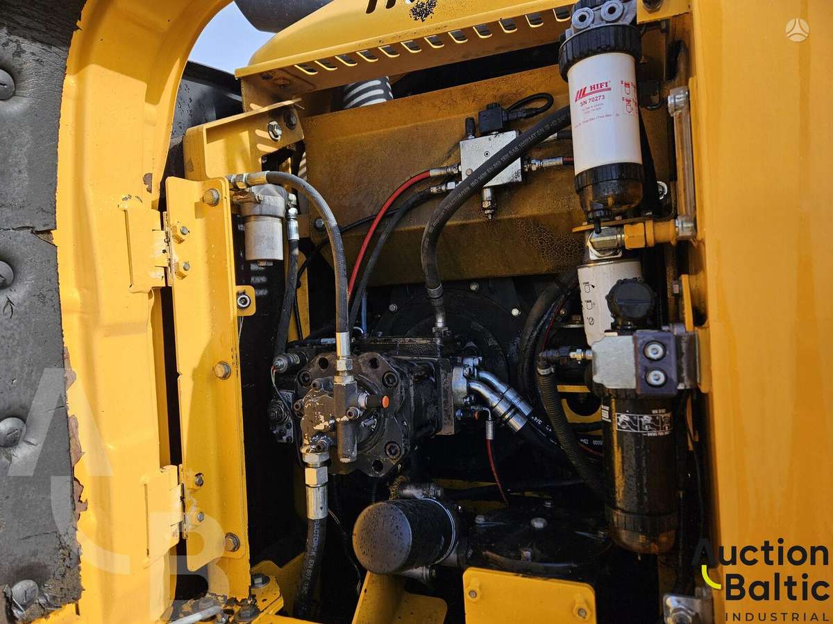 JCB JS130LC T4, экскаваторы