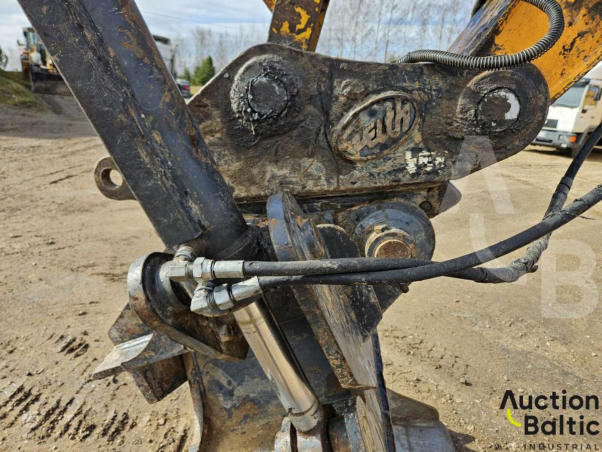 JCB JS130LC T4, экскаваторы