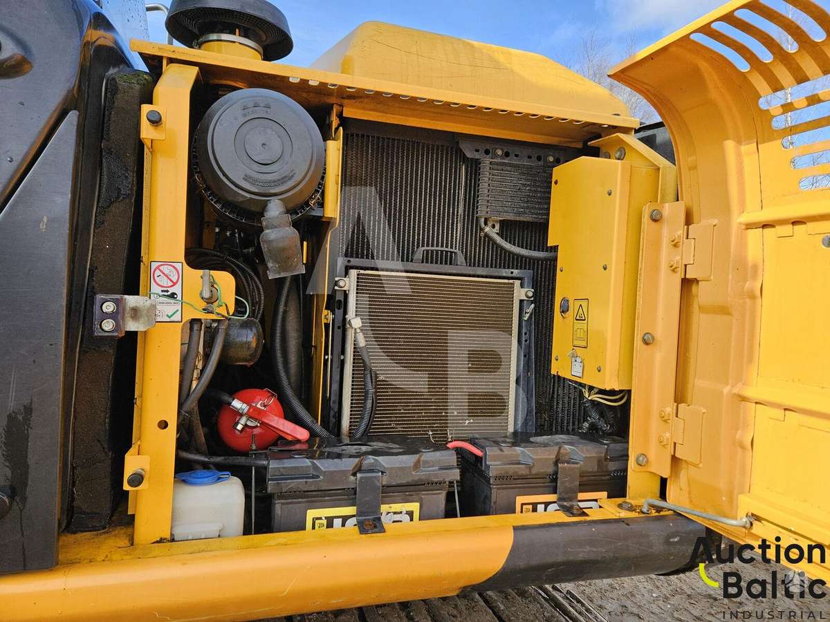 JCB JS130LC T4, excavator