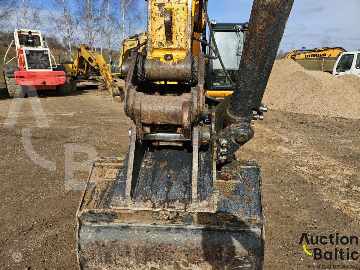 JCB JS130LC T4, экскаваторы