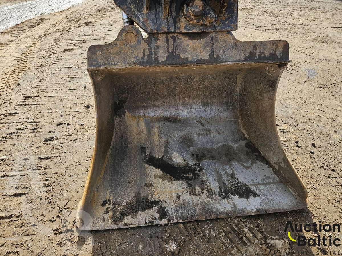 JCB JS130LC T4, экскаваторы