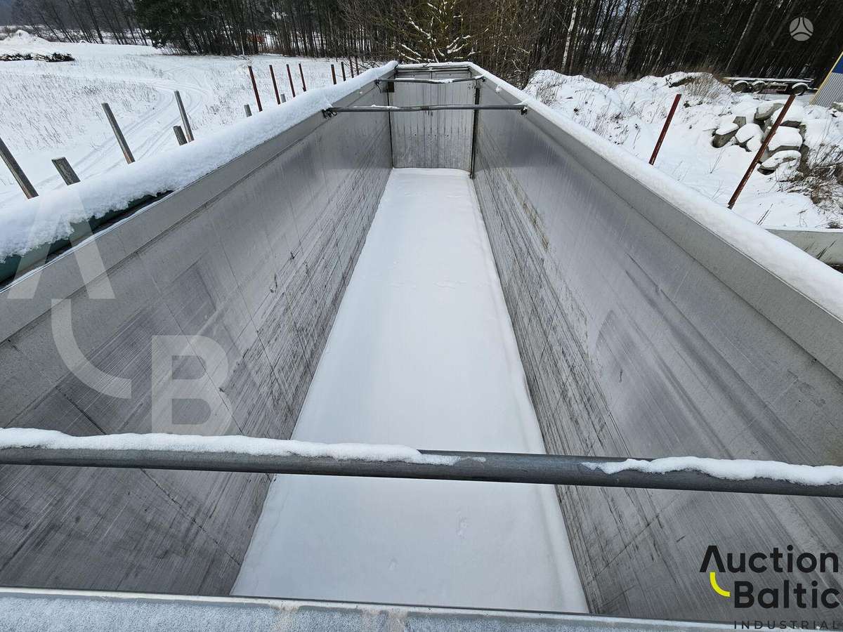 Kraker CF200, with moving floor