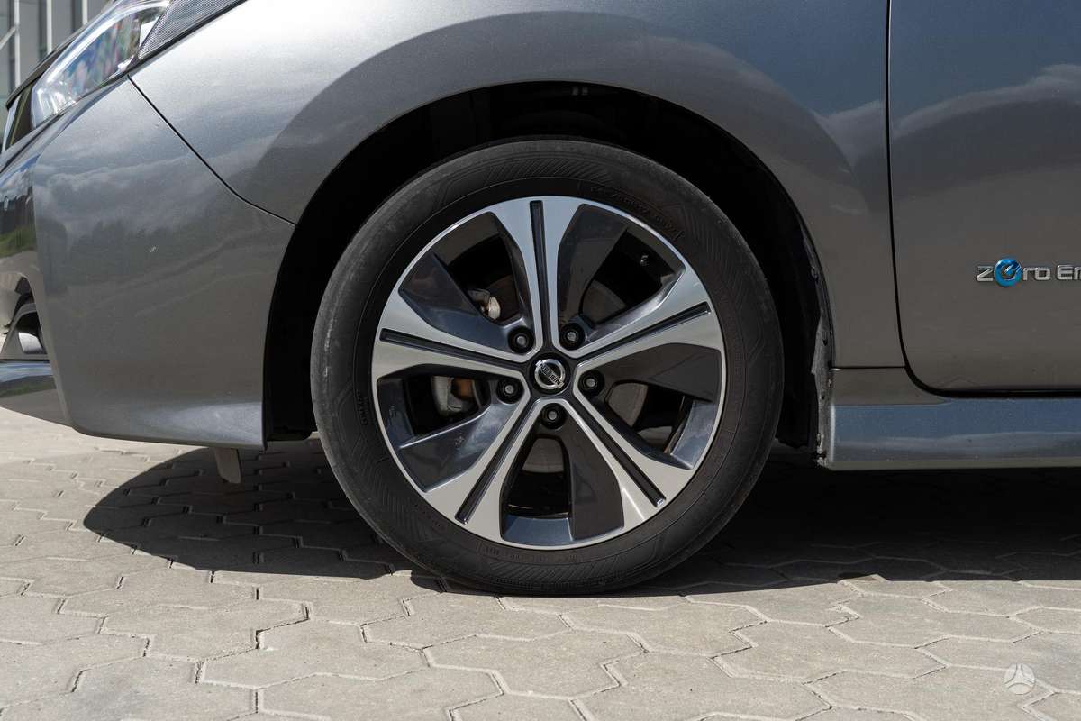 Nissan Leaf, 40 kWh, hatchback