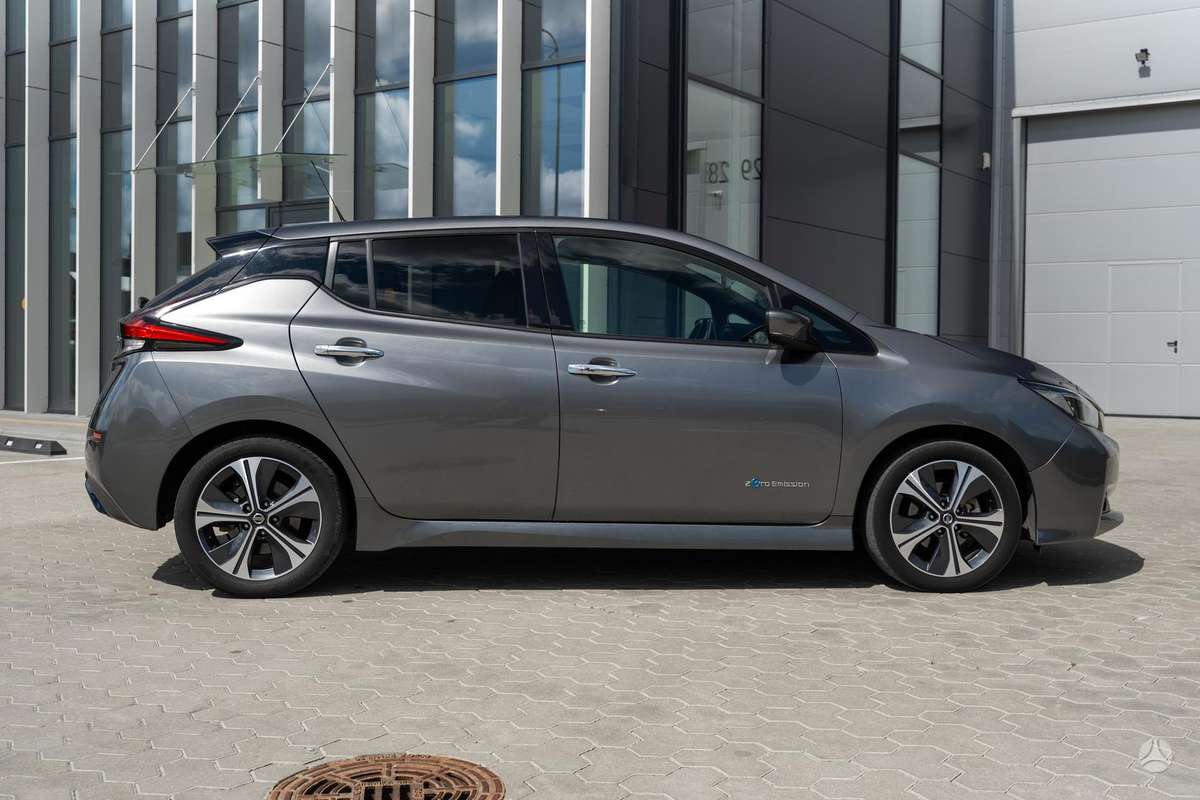 Nissan Leaf, 40 kWh, hatchback