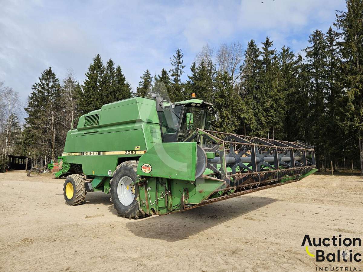 John Deere 2064, kombainai