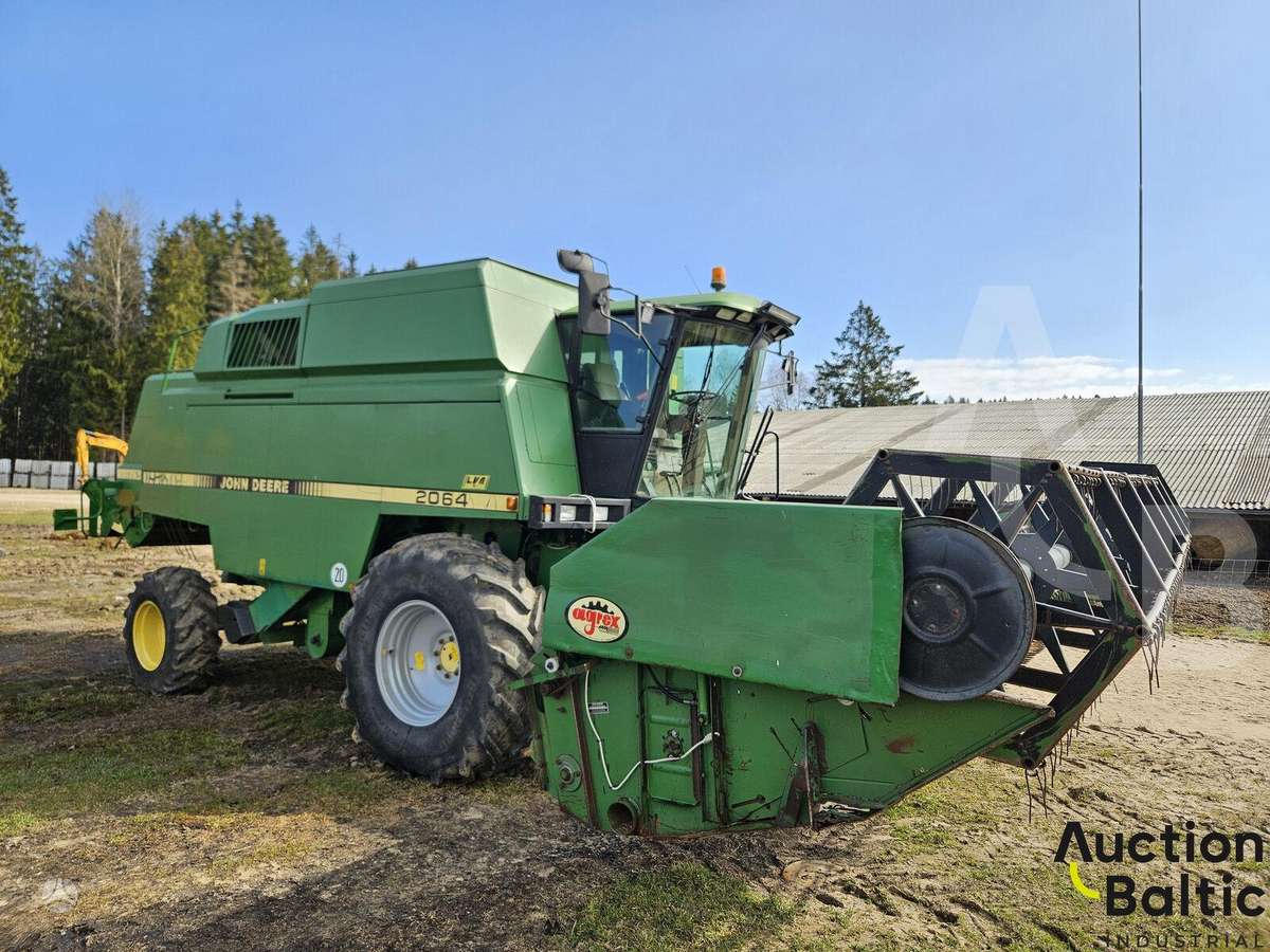 John Deere 2064, combine harvesters