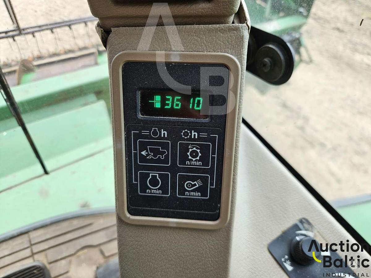 John Deere 2064, kombainai