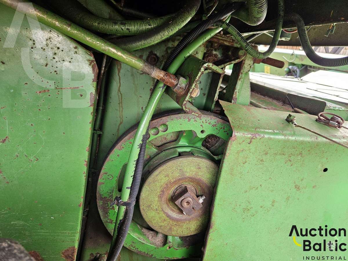 John Deere 2064, combine harvesters