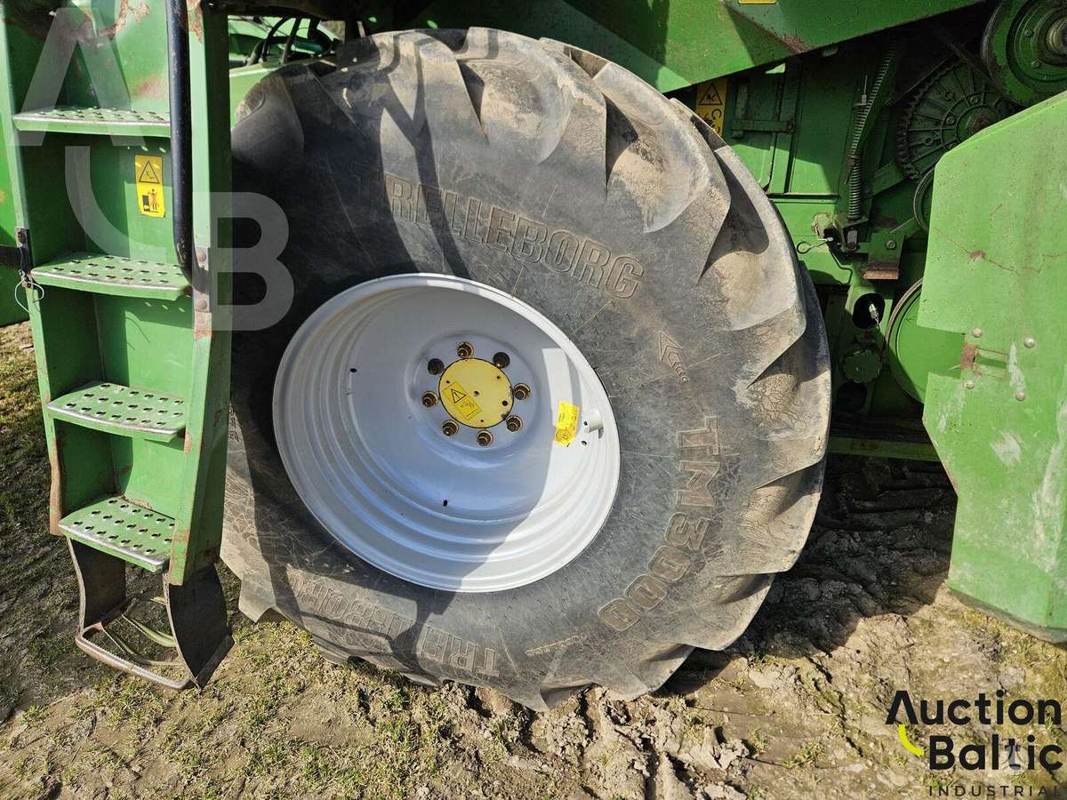 John Deere 2064, combine harvesters