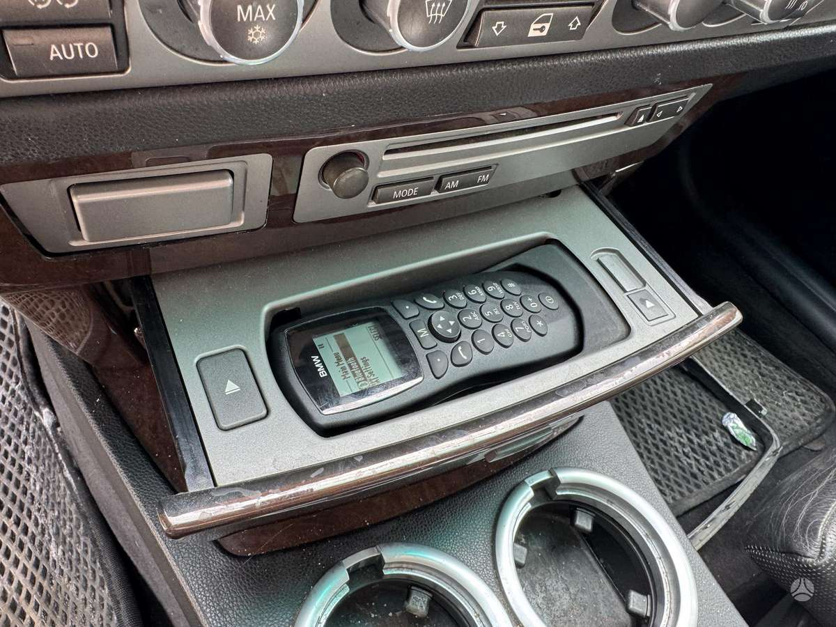 BMW 745 variklio detalės