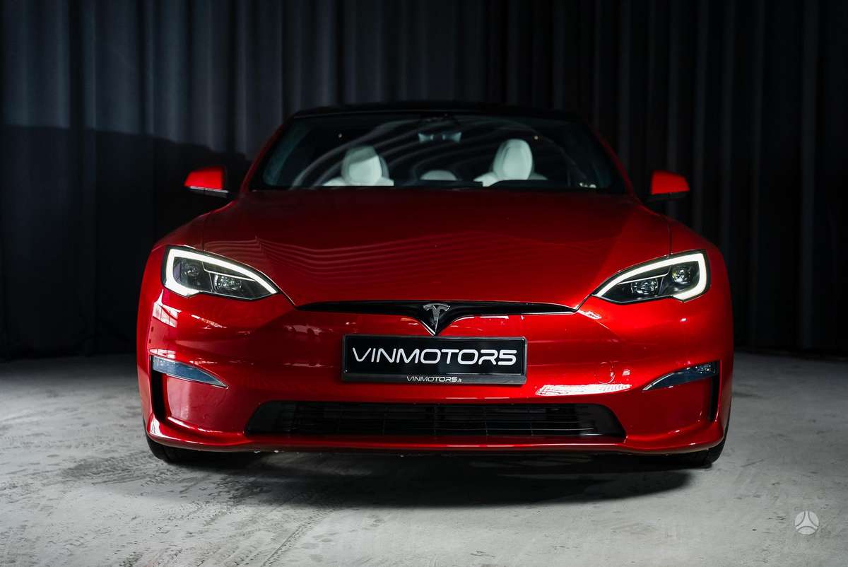 Tesla Model S, Седан
