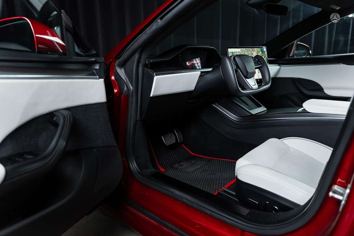 Tesla Model S, sedanas