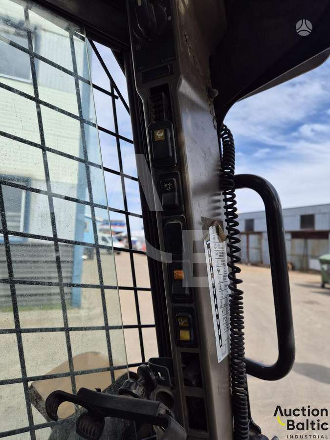 Case TR 320, mini krautuvai