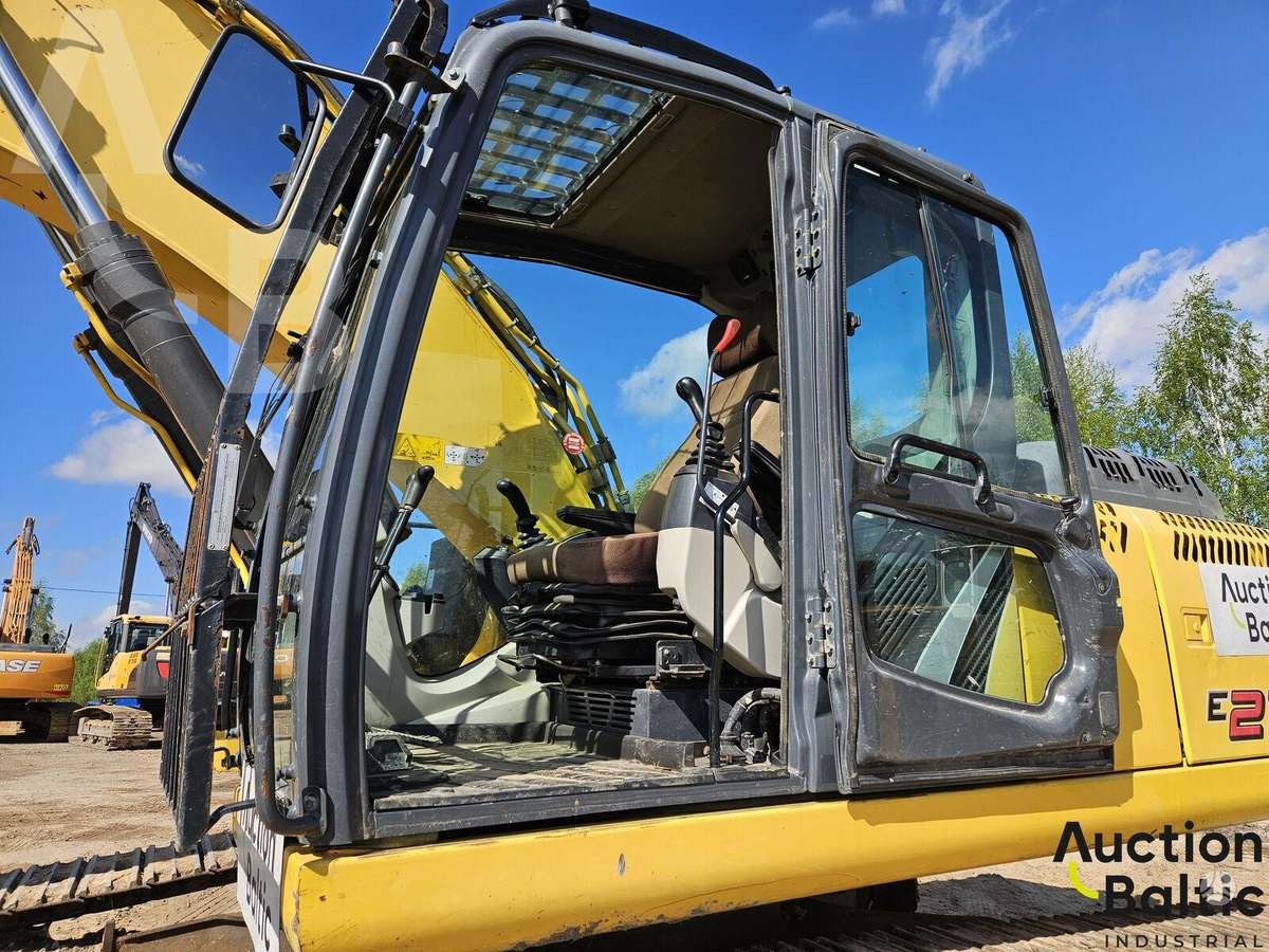 New Holland E 215 C, экскаваторы