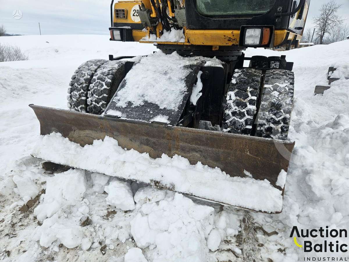 JCB JS 175 W, excavator