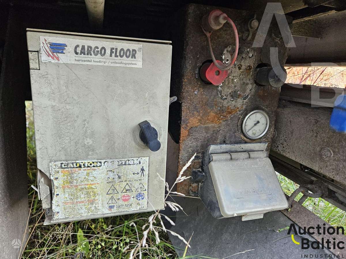 Kraker CF200, with moving floor