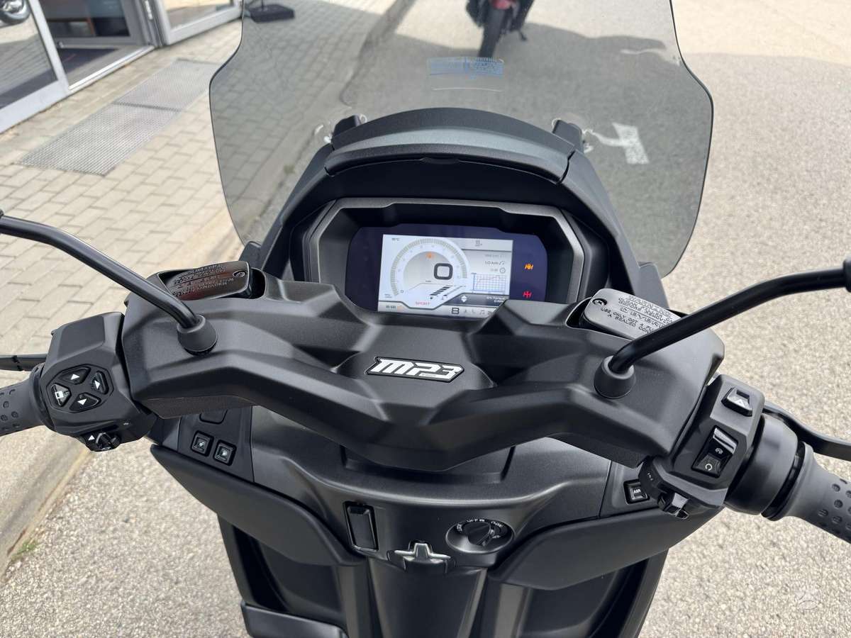Piaggio MP3 400cc, scooters / mopeds