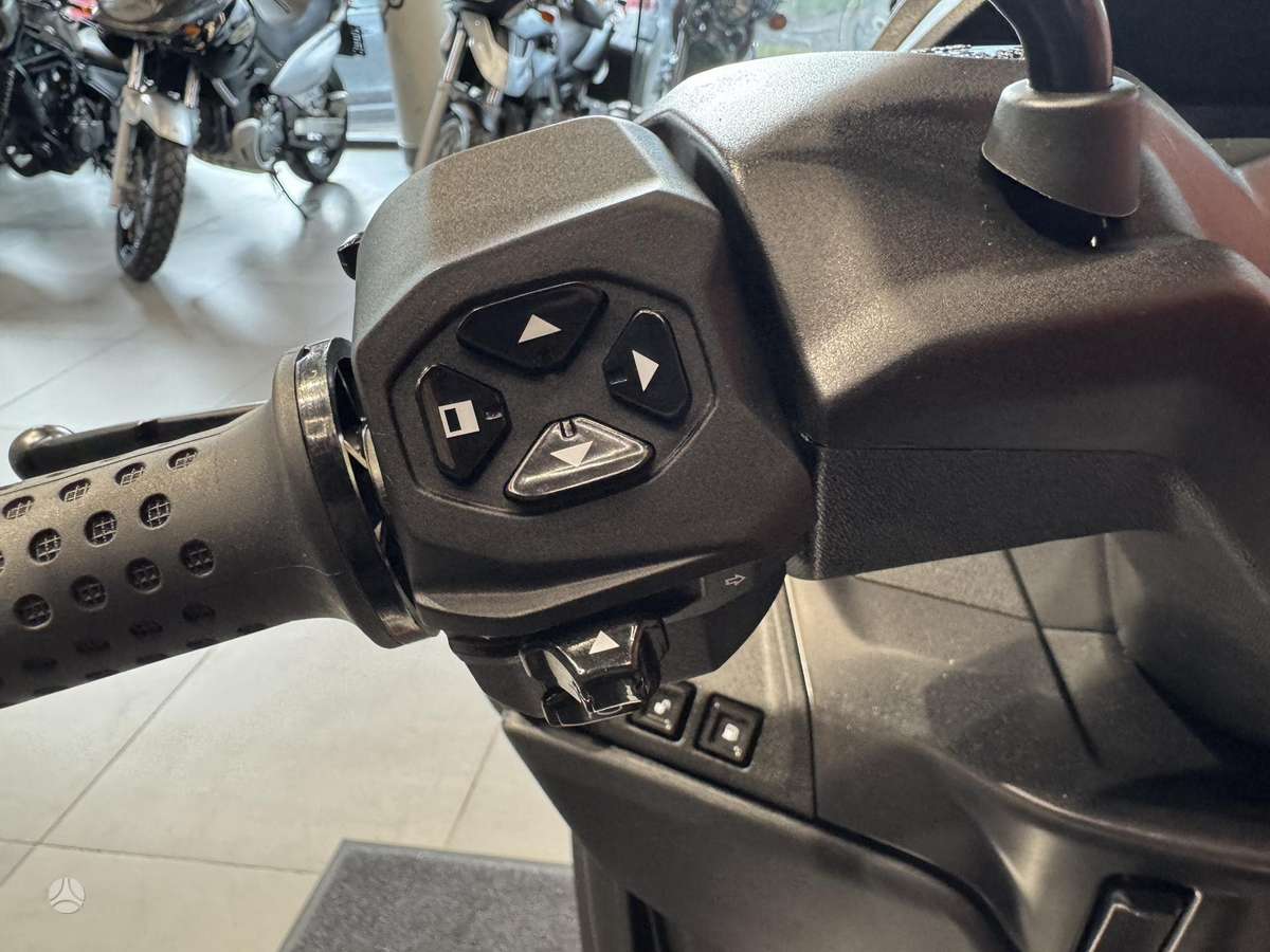 Piaggio MP3 400cc, scooters / mopeds