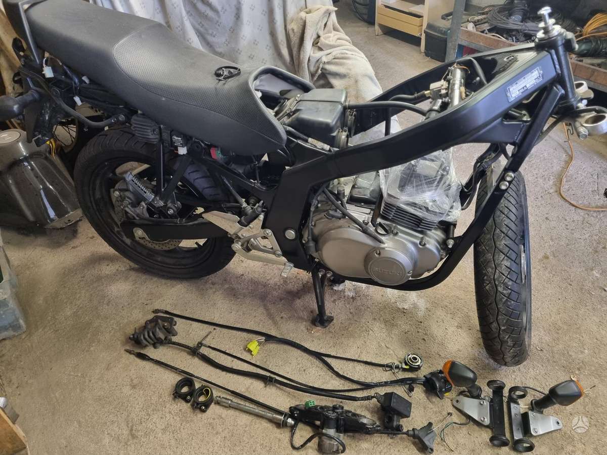 Suzuki GS, street / classic