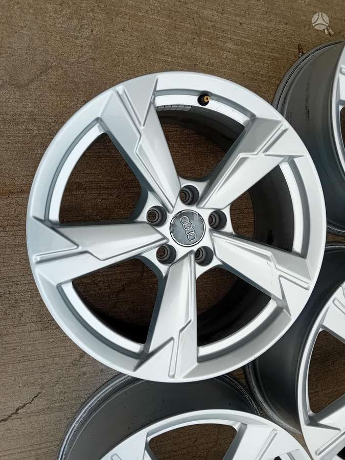 Audi, light alloy, R18