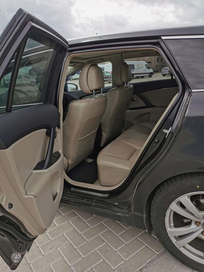Toyota Avensis - 8
