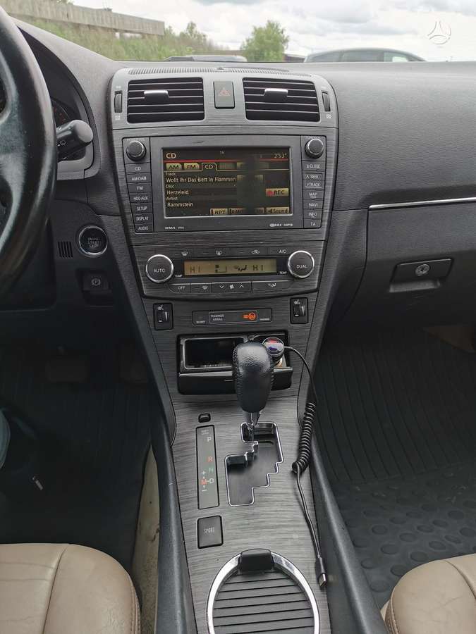 Toyota Avensis - 12