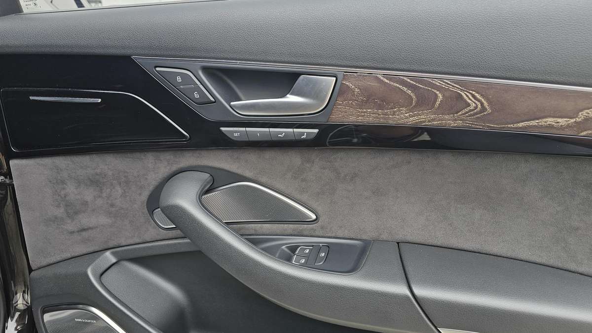 Audi A8 L, 3.0 l., Седан