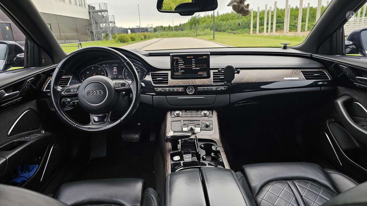 Audi A8 L, 3.0 l., Седан