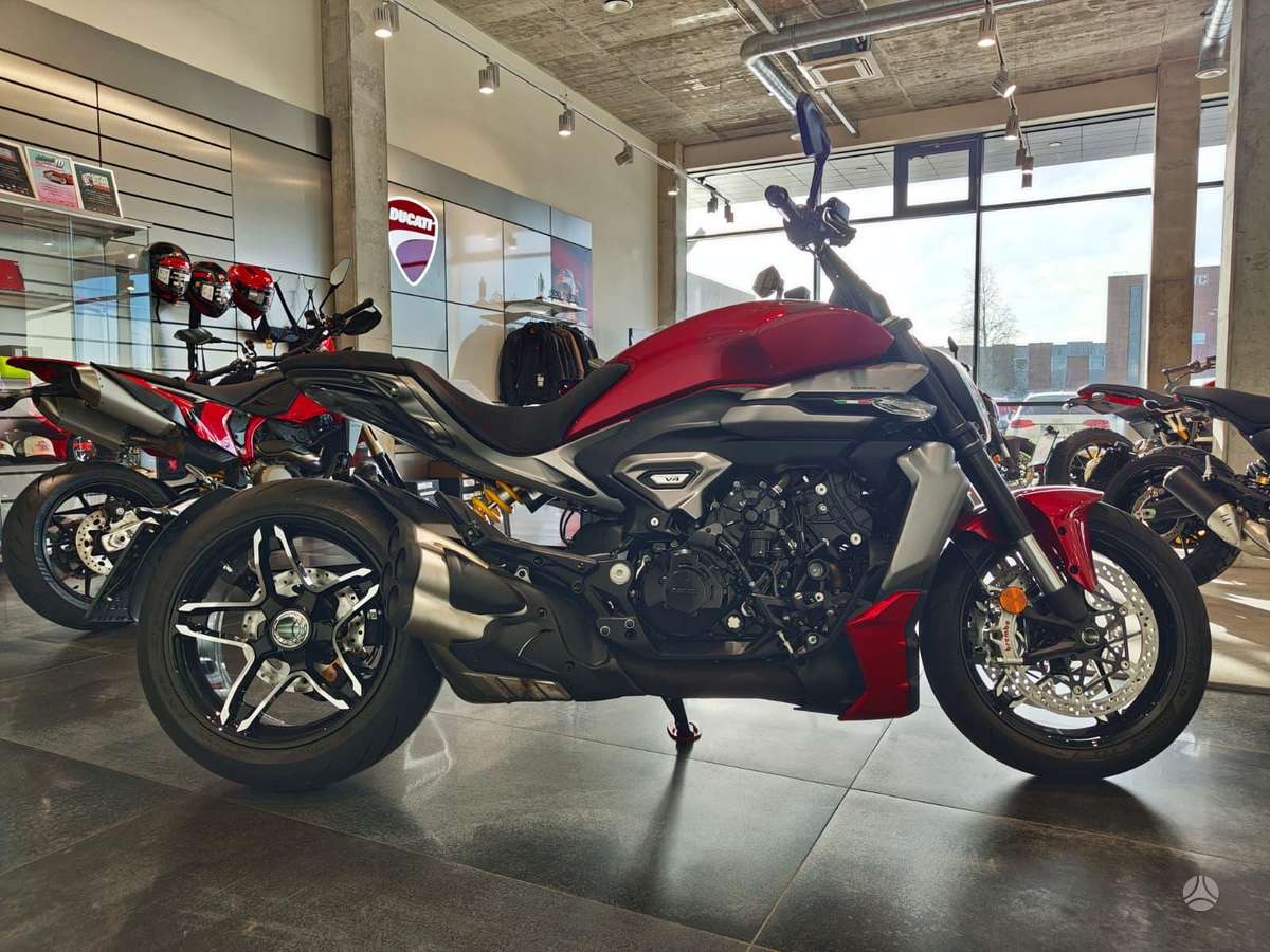 Ducati Diavel 1158cc, street / classic